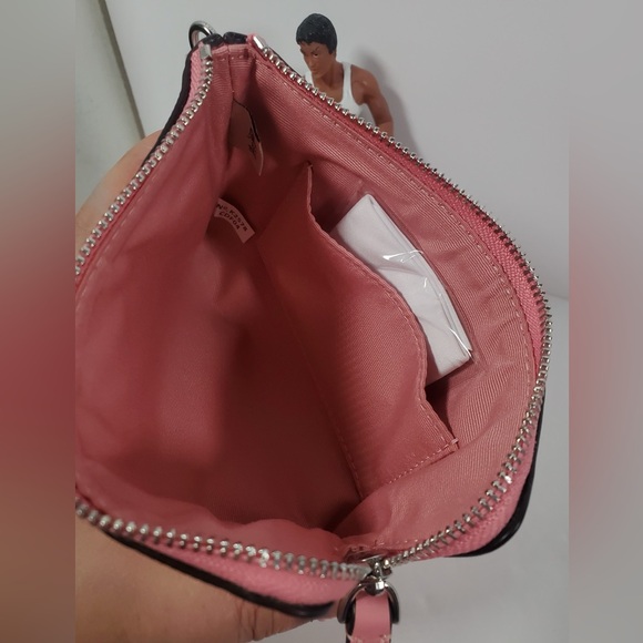 Coach Corner Zip Wristlet In Signature Leather With Heart Charm NWT - Picture 5 of 5